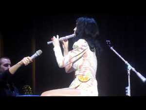 [HD] Original Katy Perry Fails at Playing Flute/Recorder Good Morning America Play Of The Day - YouTube
